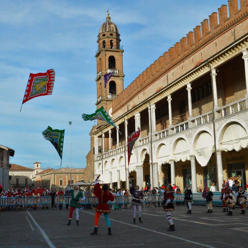 Piazza del Popolo e Palazzo Comunale  Faenza | © Alice Turrini