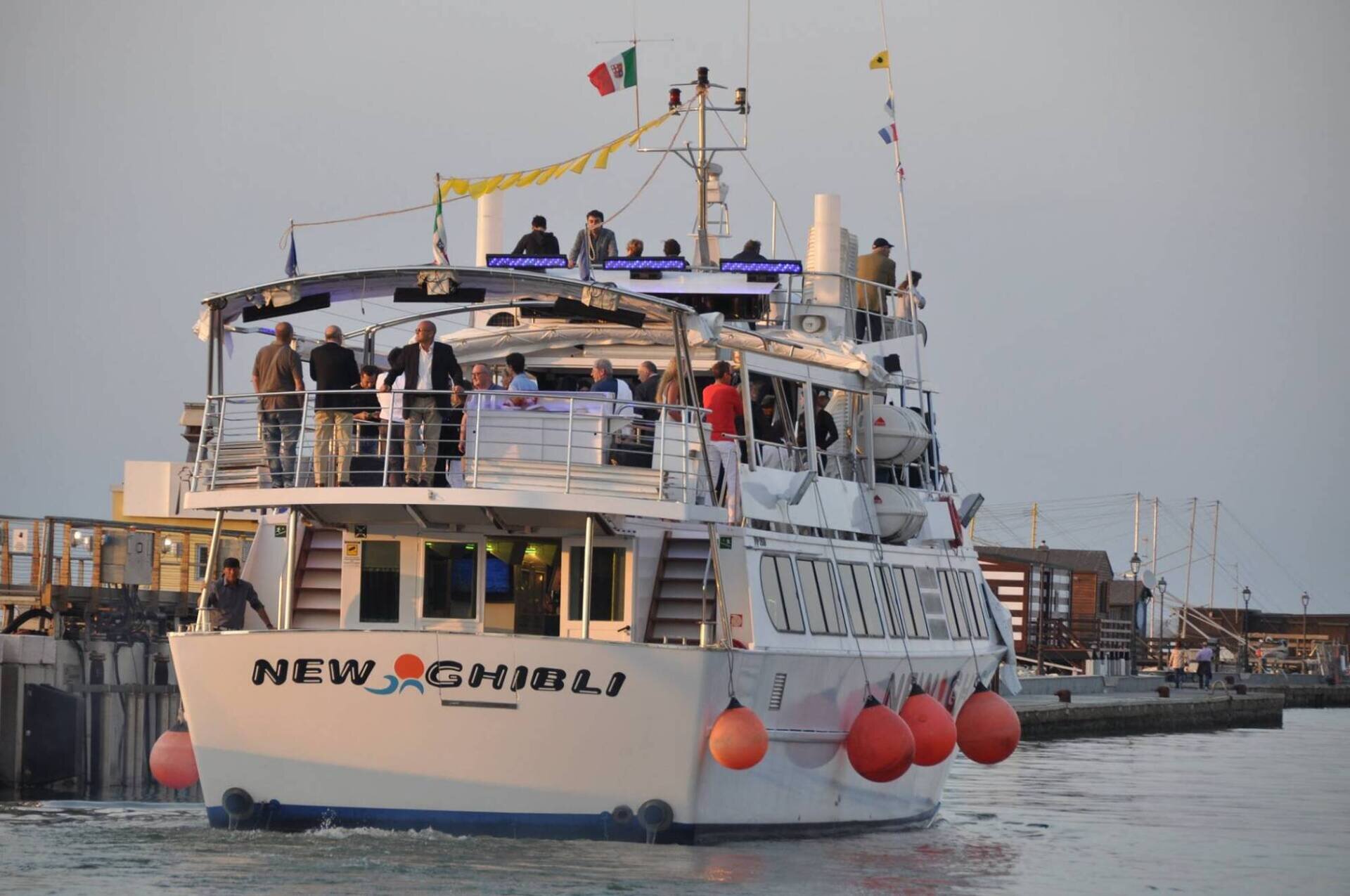 Ausfl Ge Mit Dem Motorschiff New Ghibli 326486