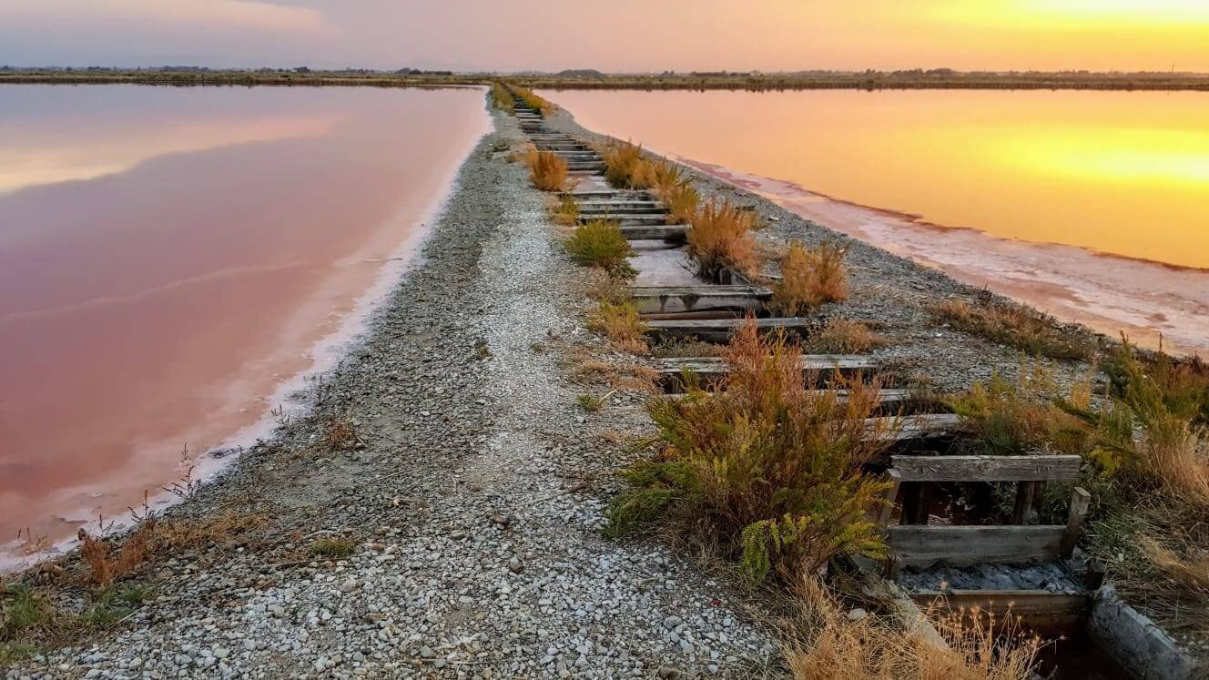 Salina Mit Dem Boot Gegen Sonnenuntergang 305855